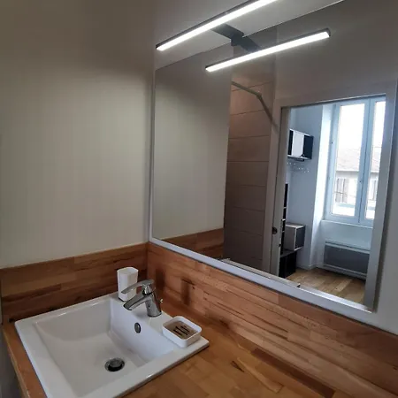 Apartment T2- Idealement Situe, Pour Votre Sejour A Valence!