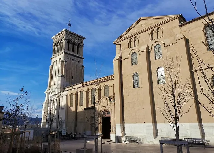 T2- Idealement Situe, Pour Votre Sejour A Valence! *